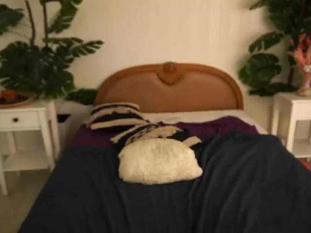 LunaLicks on BongaCams 