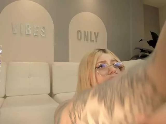 Freechat MadisonKane on BongaCams