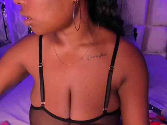 Malaika on BongaCams 