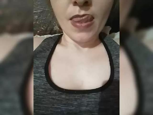 Marinet28 on BongaCams 
