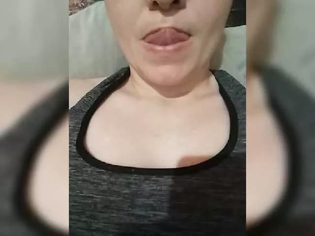 Marinet28 on BongaCams 