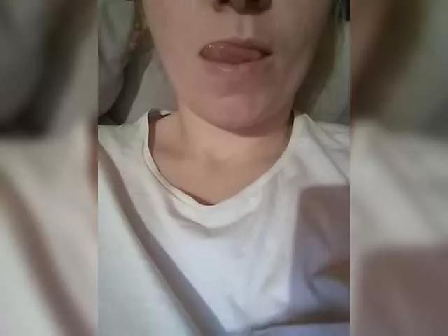 Marinet28 on BongaCams 