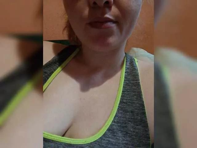 Marinet28 on BongaCams 