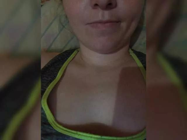 Marinet28 on BongaCams 