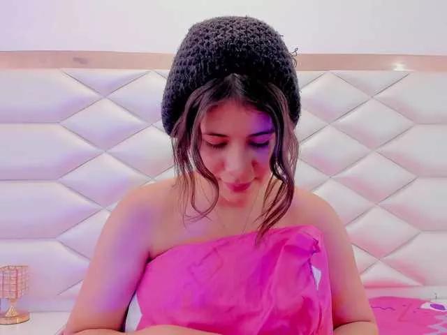 miaqueen021 on BongaCams 