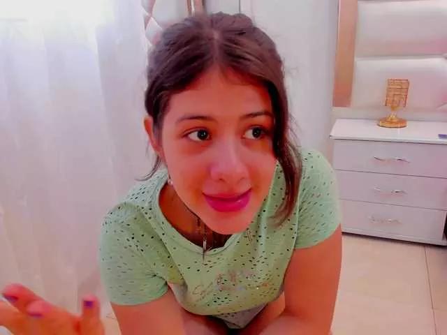 miaqueen021 on BongaCams 