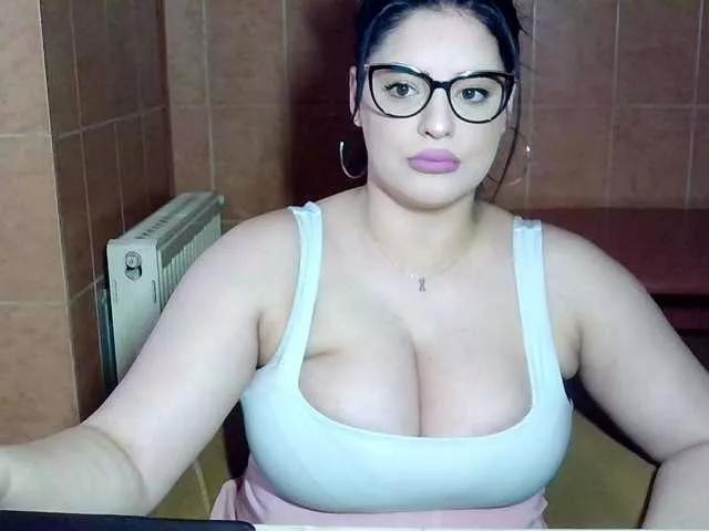 MoniqQuuen on BongaCams 
