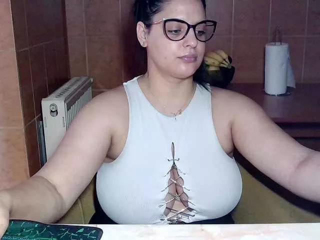 MoniqQuuen on BongaCams 
