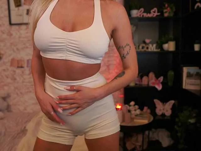NicoletteShea01 on BongaCams 