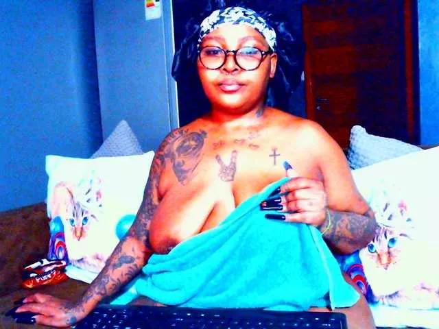 PearBlu38 on BongaCams 