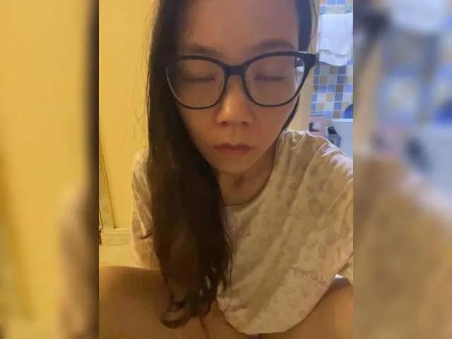 popil-00 on BongaCams 