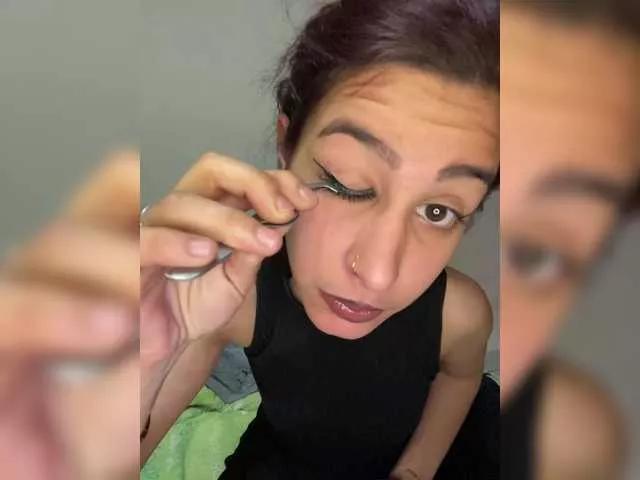 Robineee13 on BongaCams 