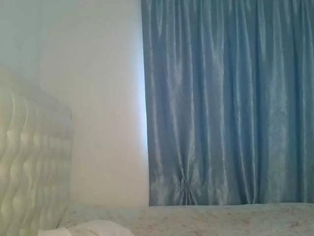 Roxylola23 on BongaCams 