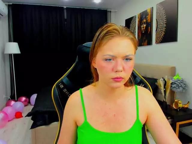 Freechat Strawberrye on BongaCams
