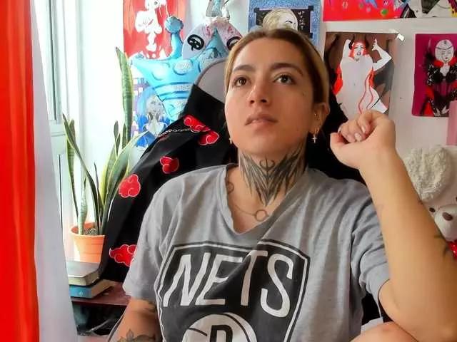sweetavi on BongaCams 