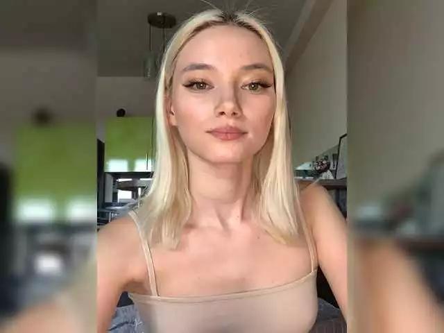 Sweetgirl-11 on BongaCams 