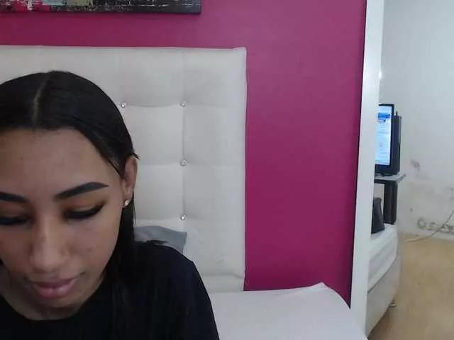 tiny-sarah1 on BongaCams 