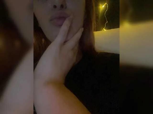 Explore Veks, she wants to masturbate for you Veks from BongaCams