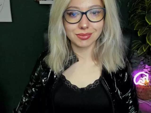 xxHeidiLove on BongaCams 