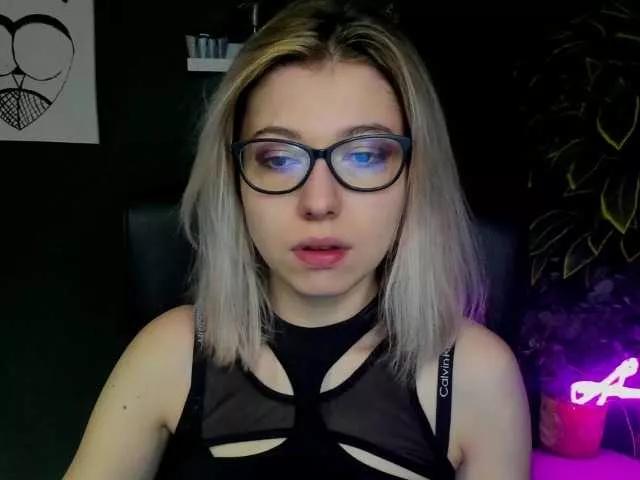 xxHeidiLove on BongaCams 