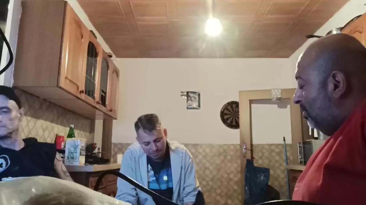 4wixxxen on Cam4 