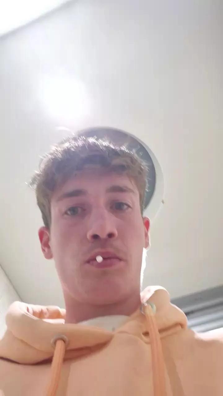 Anthony2324 on Cam4 
