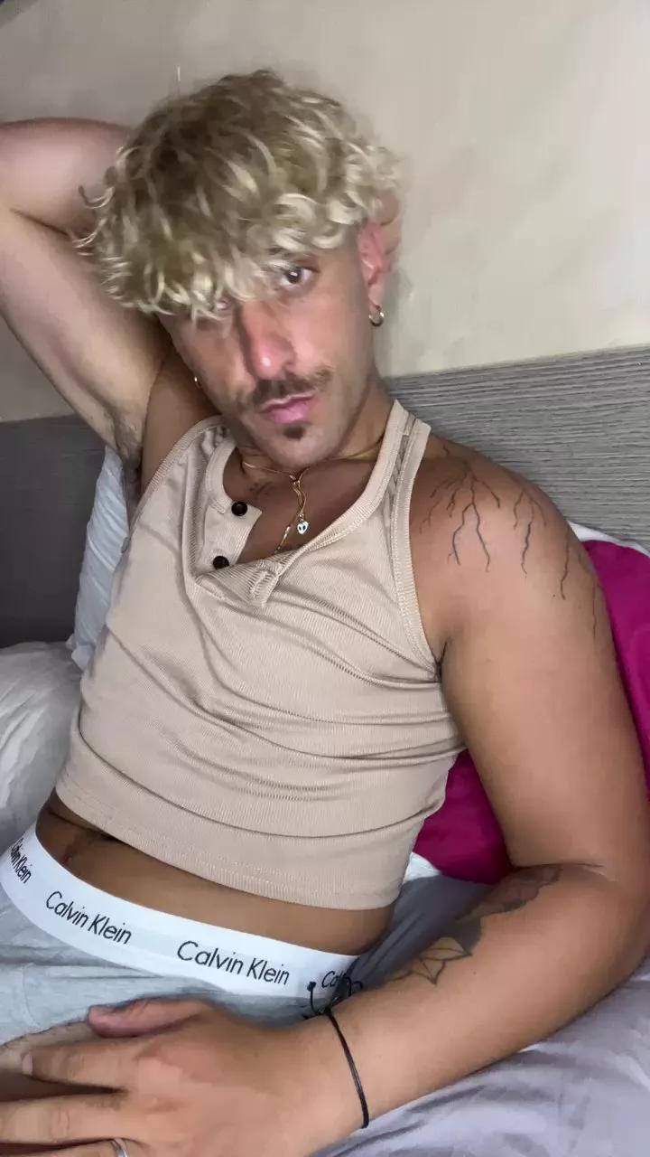 Antond2344 on Cam4 