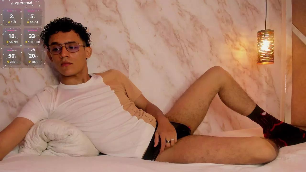 AxelFoul_ on Cam4 