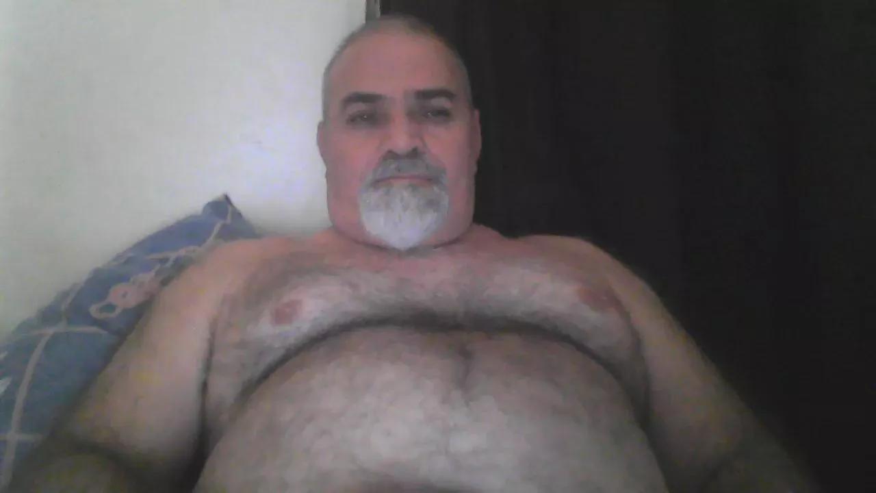 Bearoliverpcd on Cam4 