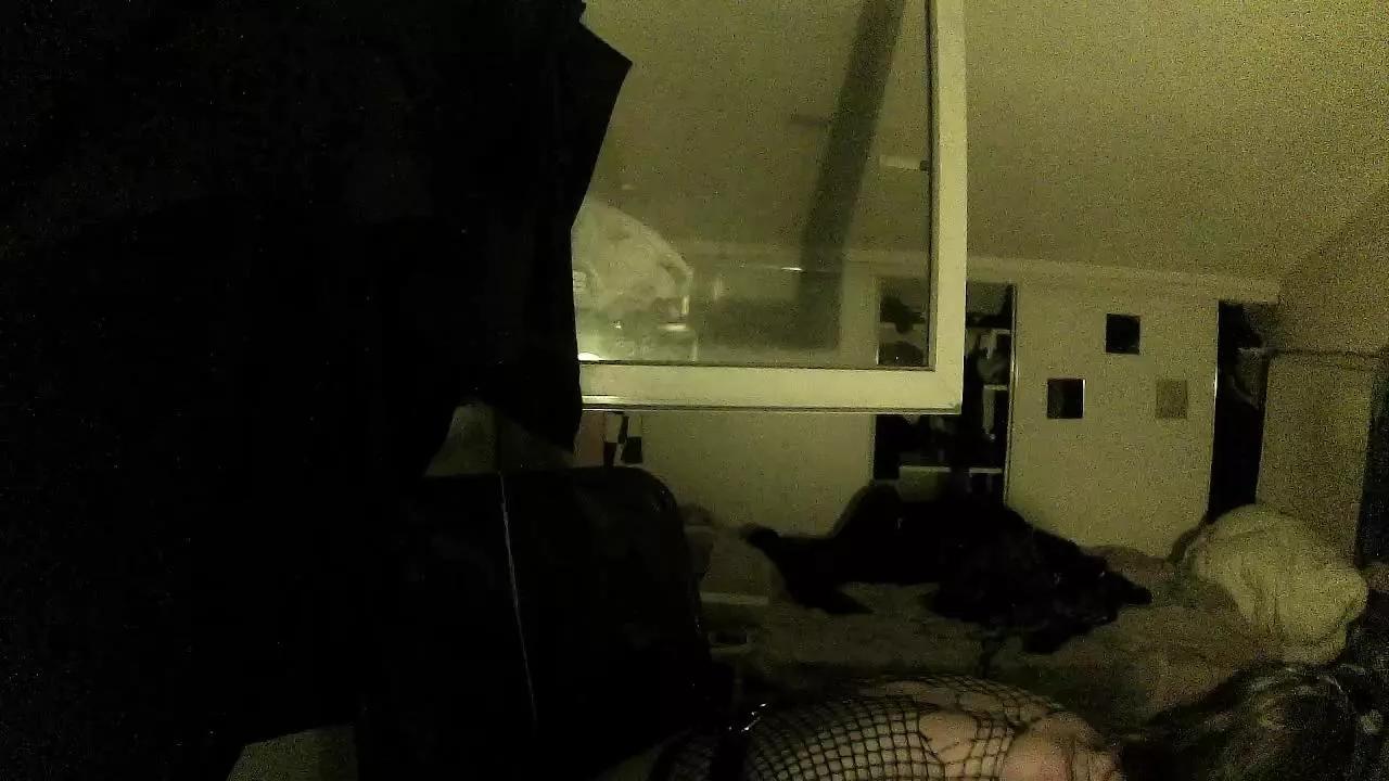BerzerkDoll on Cam4 