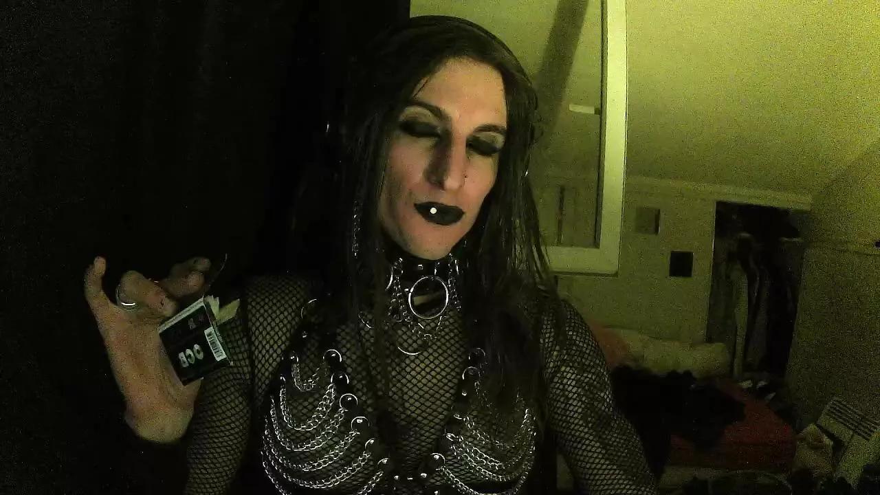BerzerkDoll on Cam4 