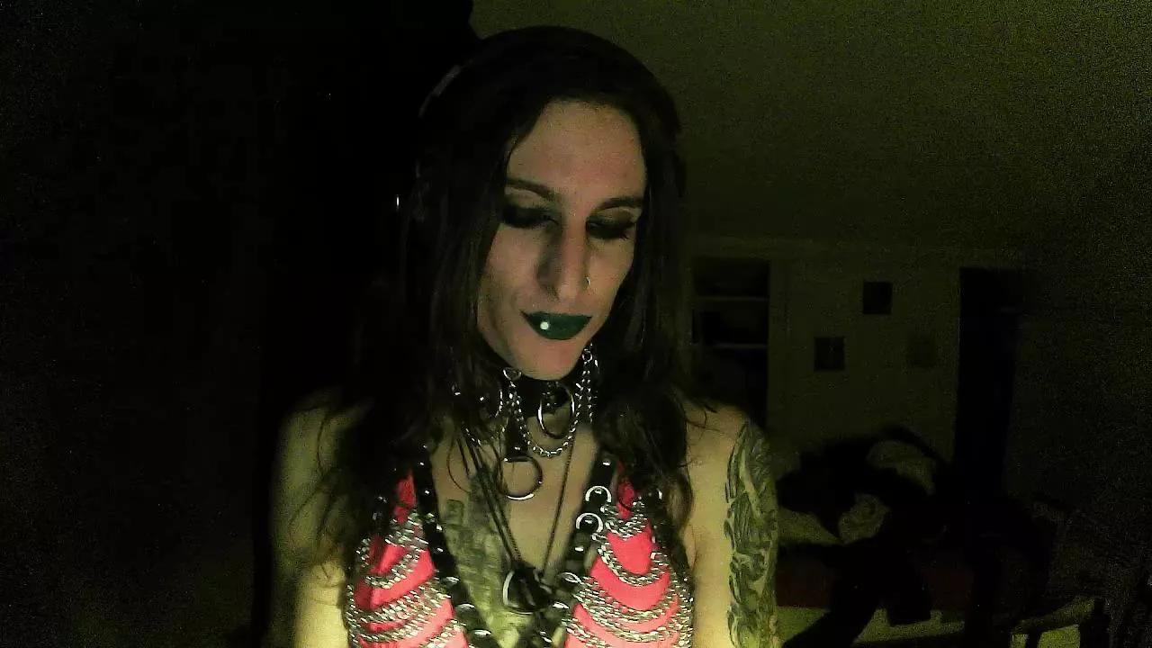 BerzerkDoll on Cam4 