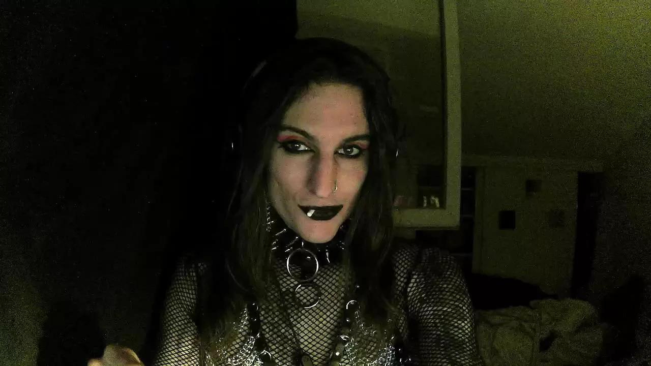BerzerkDoll on Cam4 