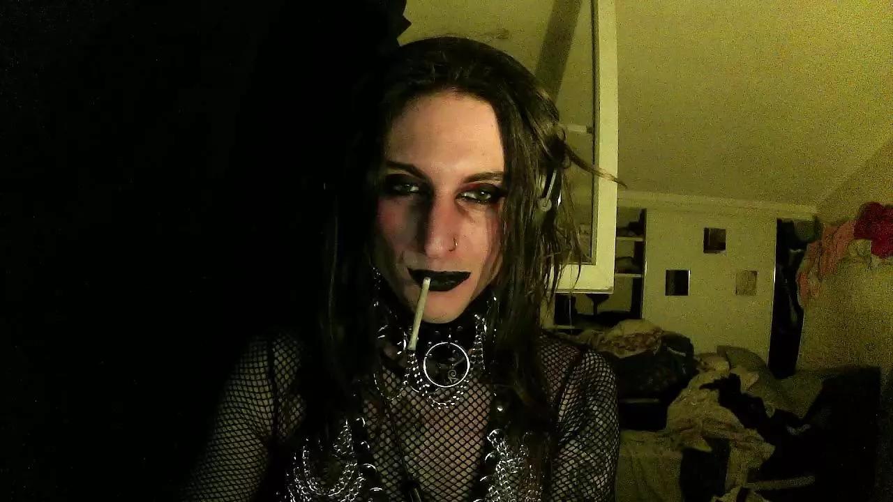 BerzerkDoll on Cam4 