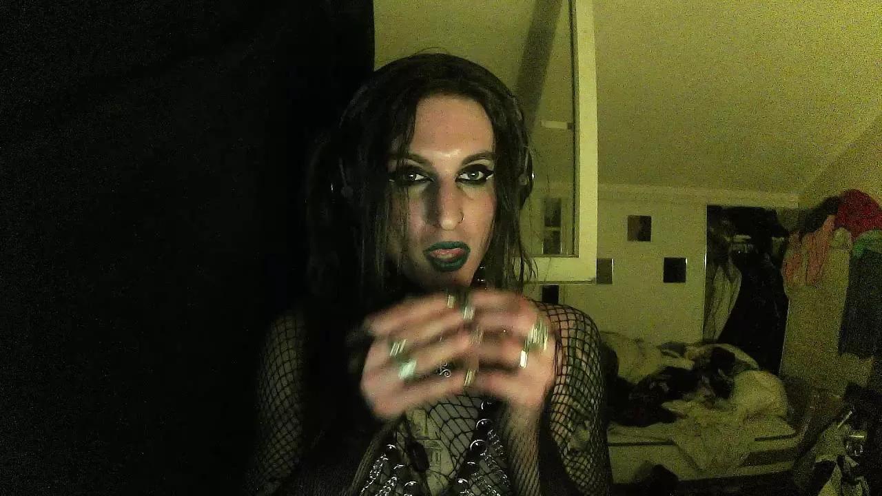BerzerkDoll on Cam4 
