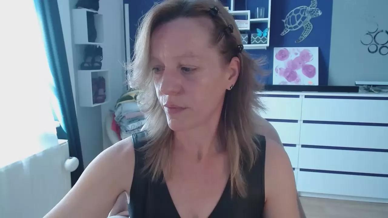 BlueEye_Girl on Cam4 