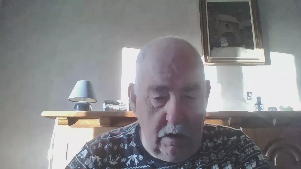bottom672 on Cam4 