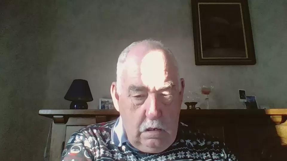 bottom672 on Cam4 