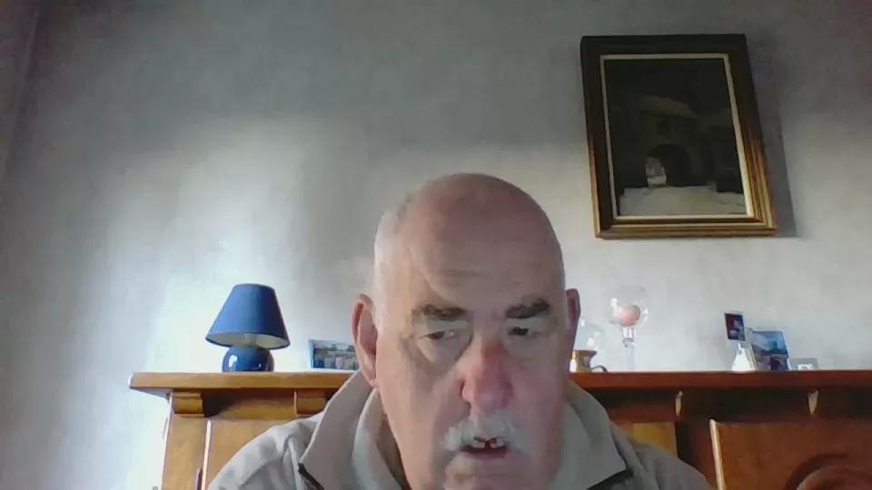 bottom672 on Cam4 