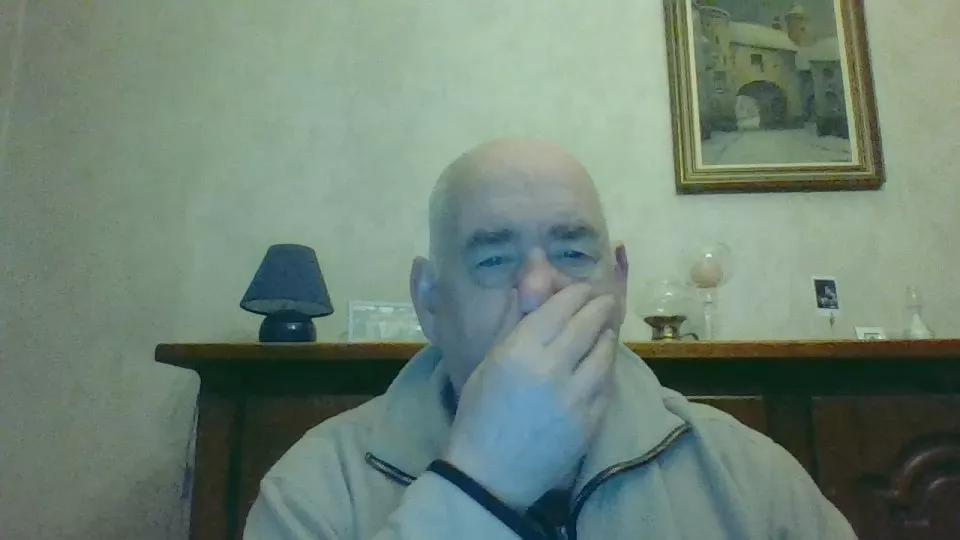 bottom672 on Cam4 