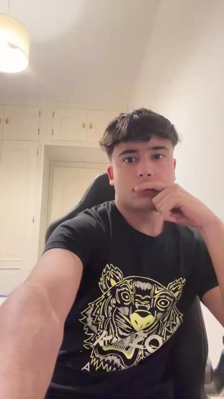 Carlosgnzalez_ on Cam4 
