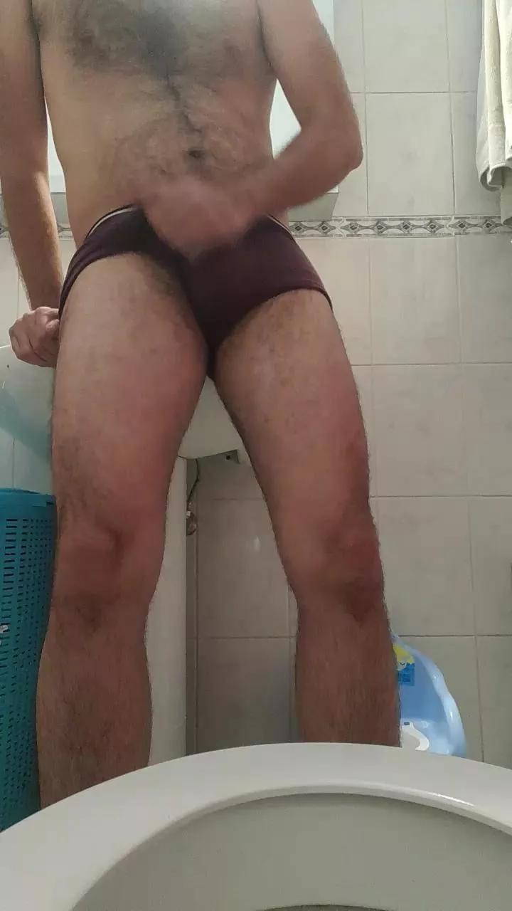 Carloshot995 on Cam4 