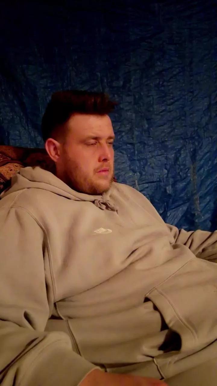 Chavbear on Cam4 