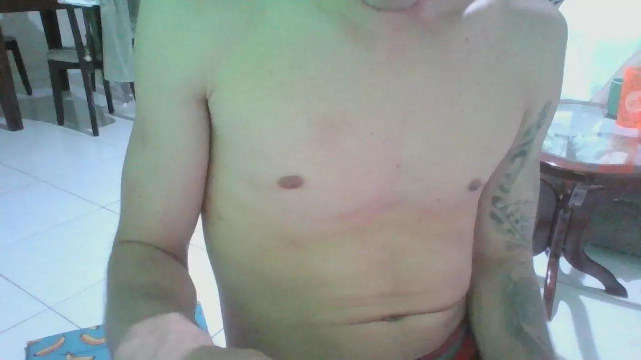 chefin_hot351 on Cam4 