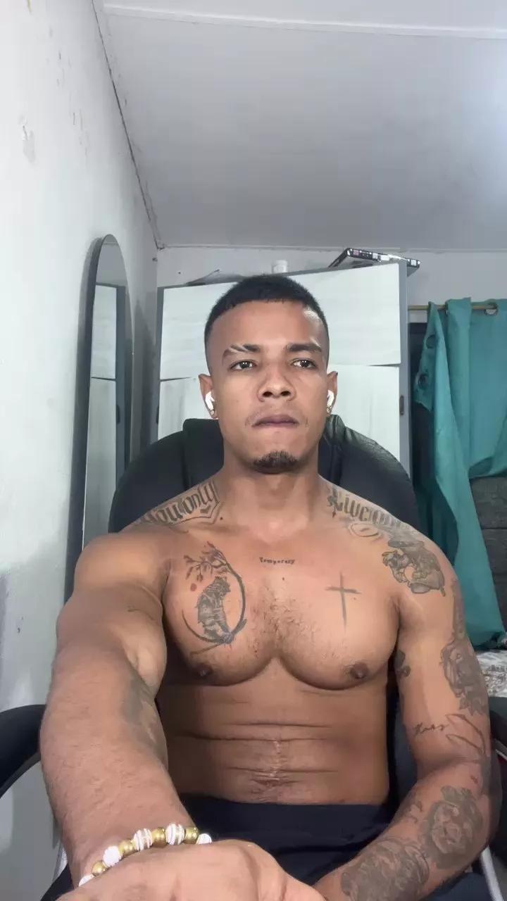 Chris_fendi on Cam4 