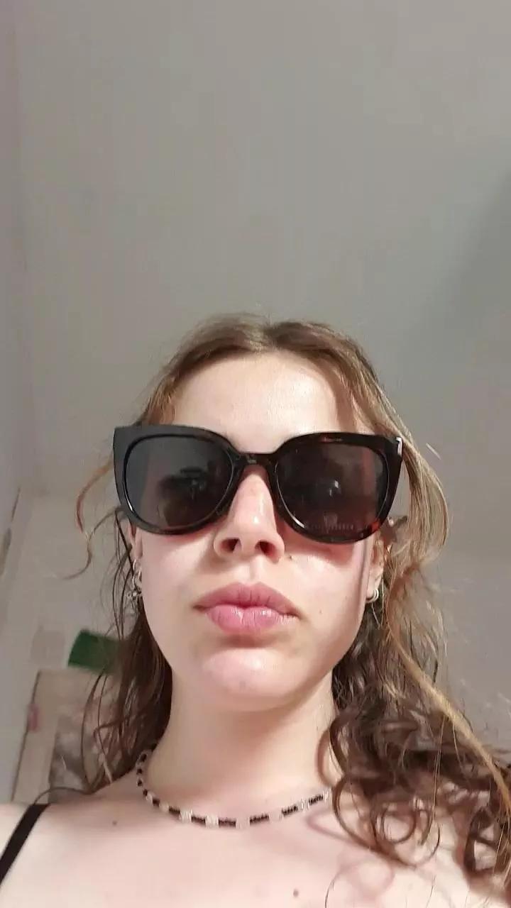 Dolce_Mina on Cam4 