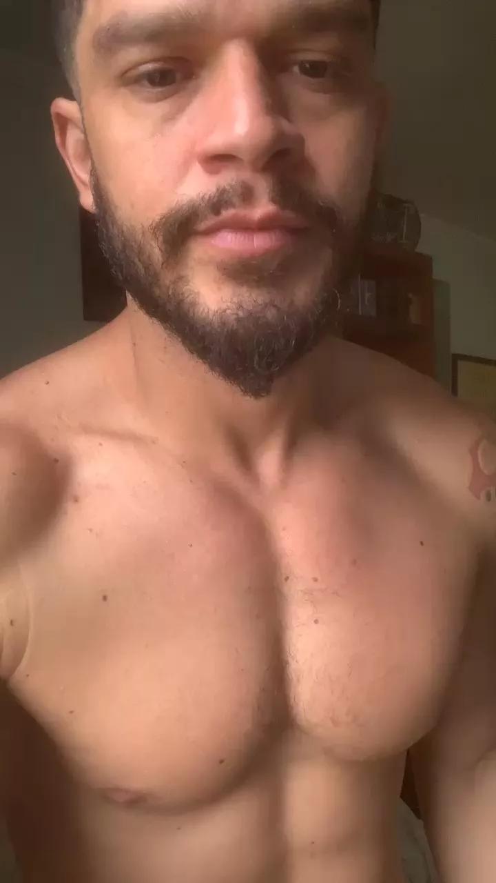 Dominic302 on Cam4 