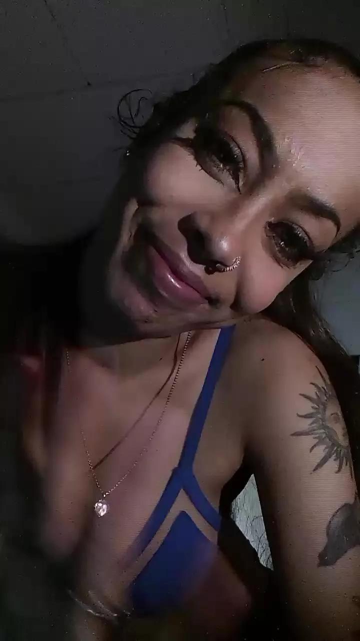 elleblue_sexy on Cam4 