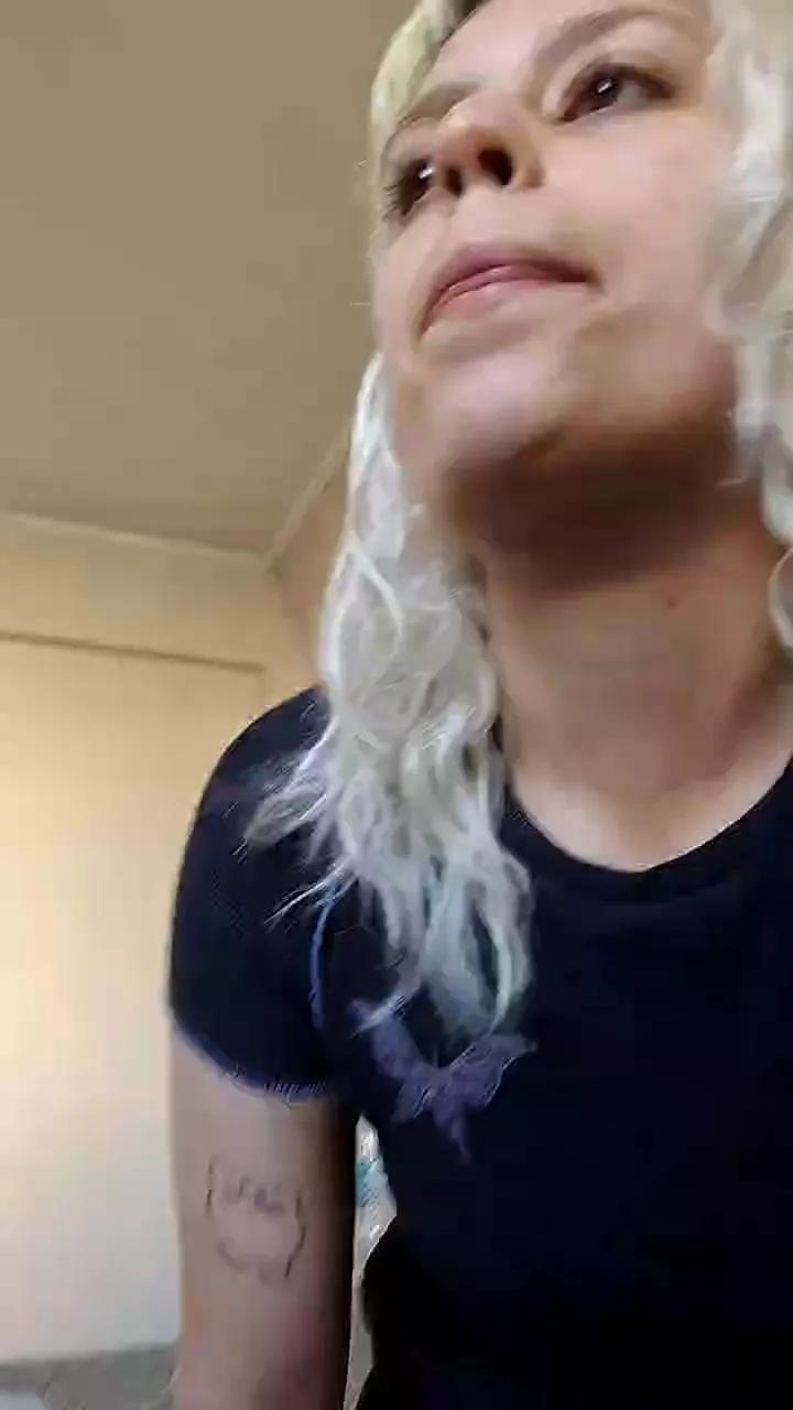 emi_laura on Cam4 