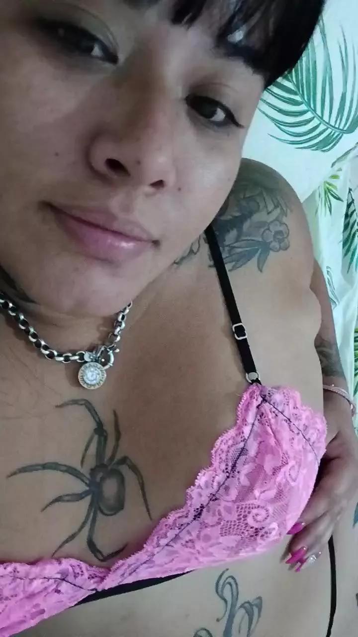 geminniana23hot on Cam4 